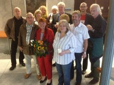 Ein Blumenstrauß als Dankeschön an Bärbel Beuermann