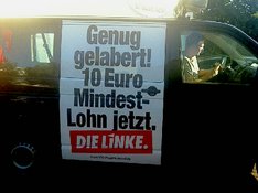 Wahlkampfbus der Partei DIE LINKE in Marl